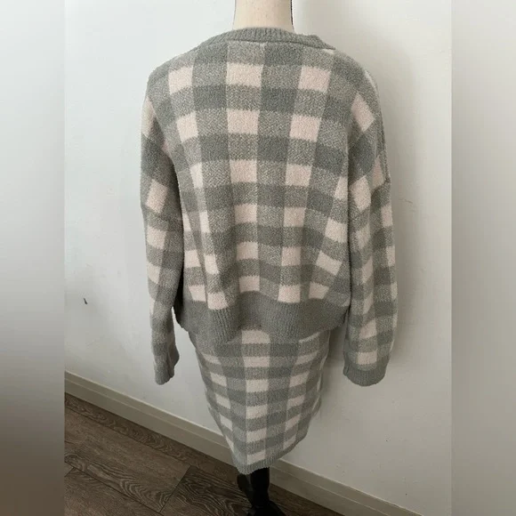 Sincerely Jule’s Plaid Women's Sweater Two Piece Set - Picture 3 of 9